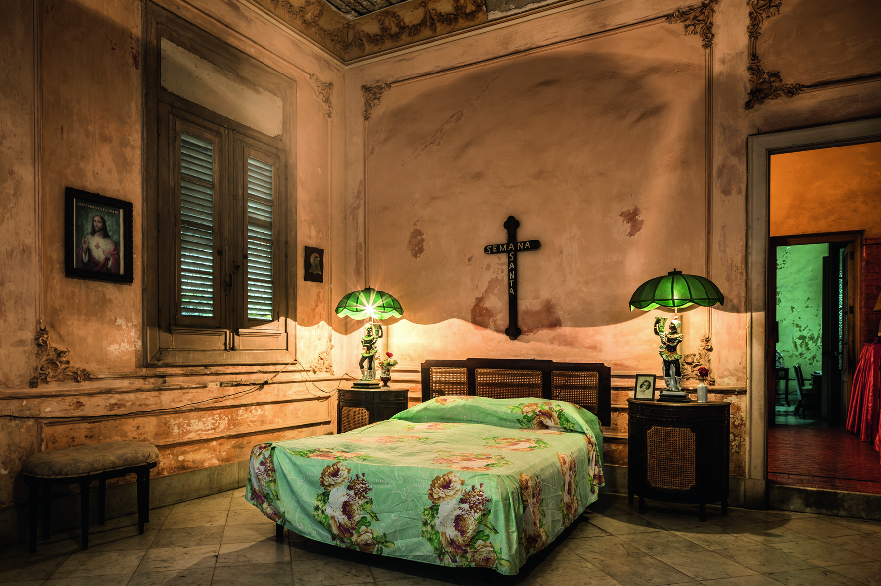 © HAVANA by Bernhard Hartmann, published by teNeues and YellowKorner, www.teneues.com, www.yellowkorner.com. Casa Alonso, El Vedado, 2016, Photo © 2016 Bernhard Hartmann. All rights reserved