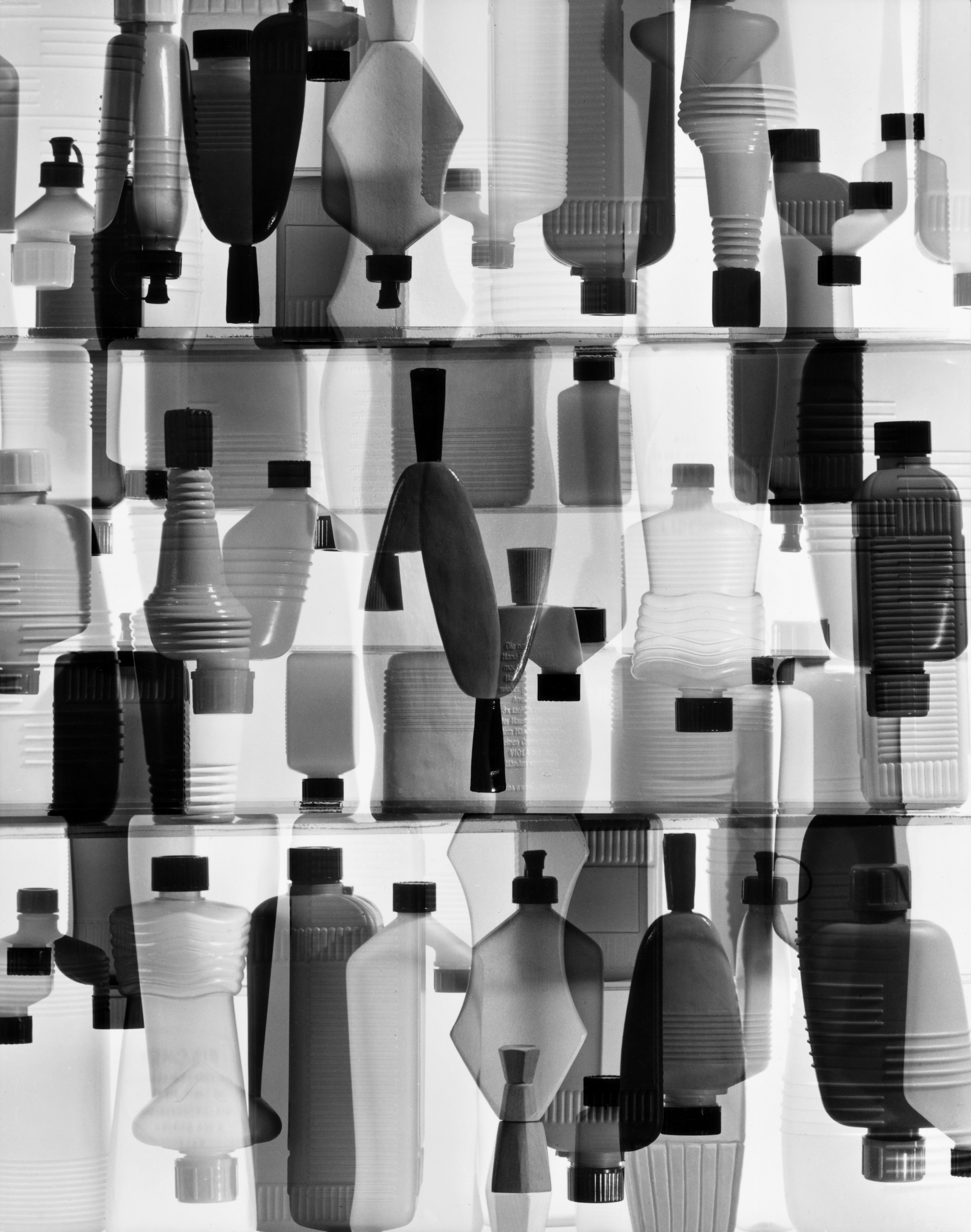 Peter Keetman: Plastikflaschen, 1963 © Stiftung F.C. Gundlach