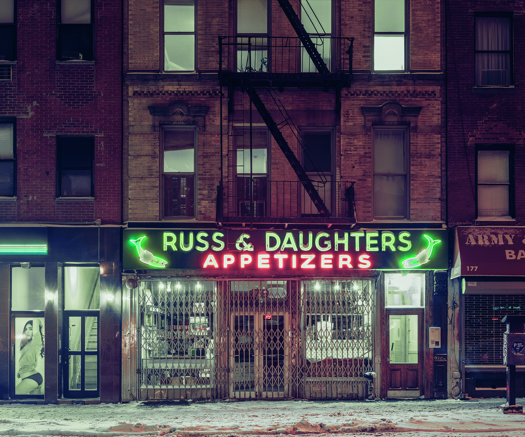© Light On New City by Franck Bohbot, published by teNeues and YellowKorner, www.teneues.com, www.yellowkorner.com. Russ & Daughters, Lower East Side, Manhattan, 2015, Photo © 2016 Franck Bohbot/INSTITUTE. All rights reserved. www.instituteartist.com