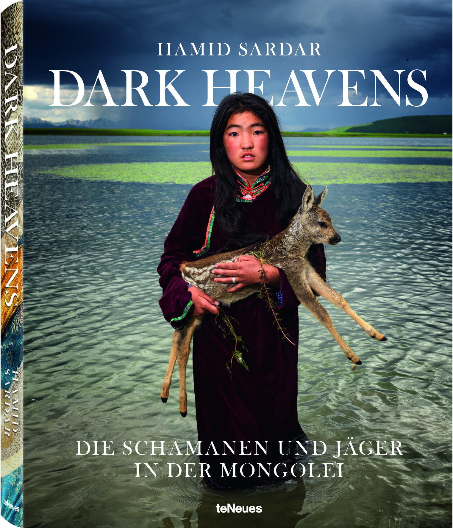 © Dark Heavens - Die Schamanen & Jäger in der Mongolei von Hamid Sardar, erscheint im September 2016 bei teNeues, € 79,90, www.teneues.com , Lake Fawn, Darhat Valley, Hovsgol Province, Mongolia, 2011 , Photo © 2016 Hamid Sardar. All rights reserved. www.hamidsardarphoto.com