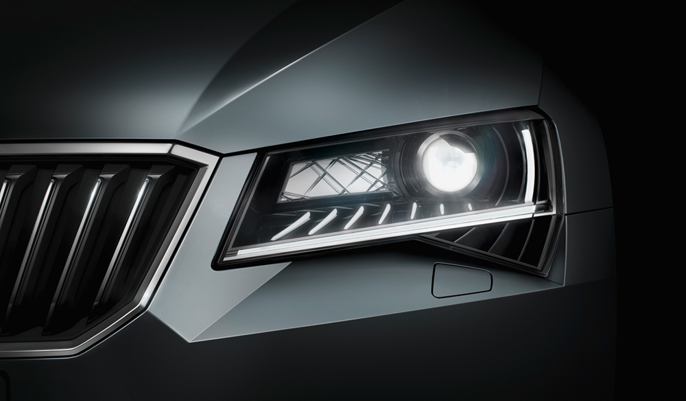 ŠKODA SUPERB front lights Photo © ŠKODA Auto, a.s.
