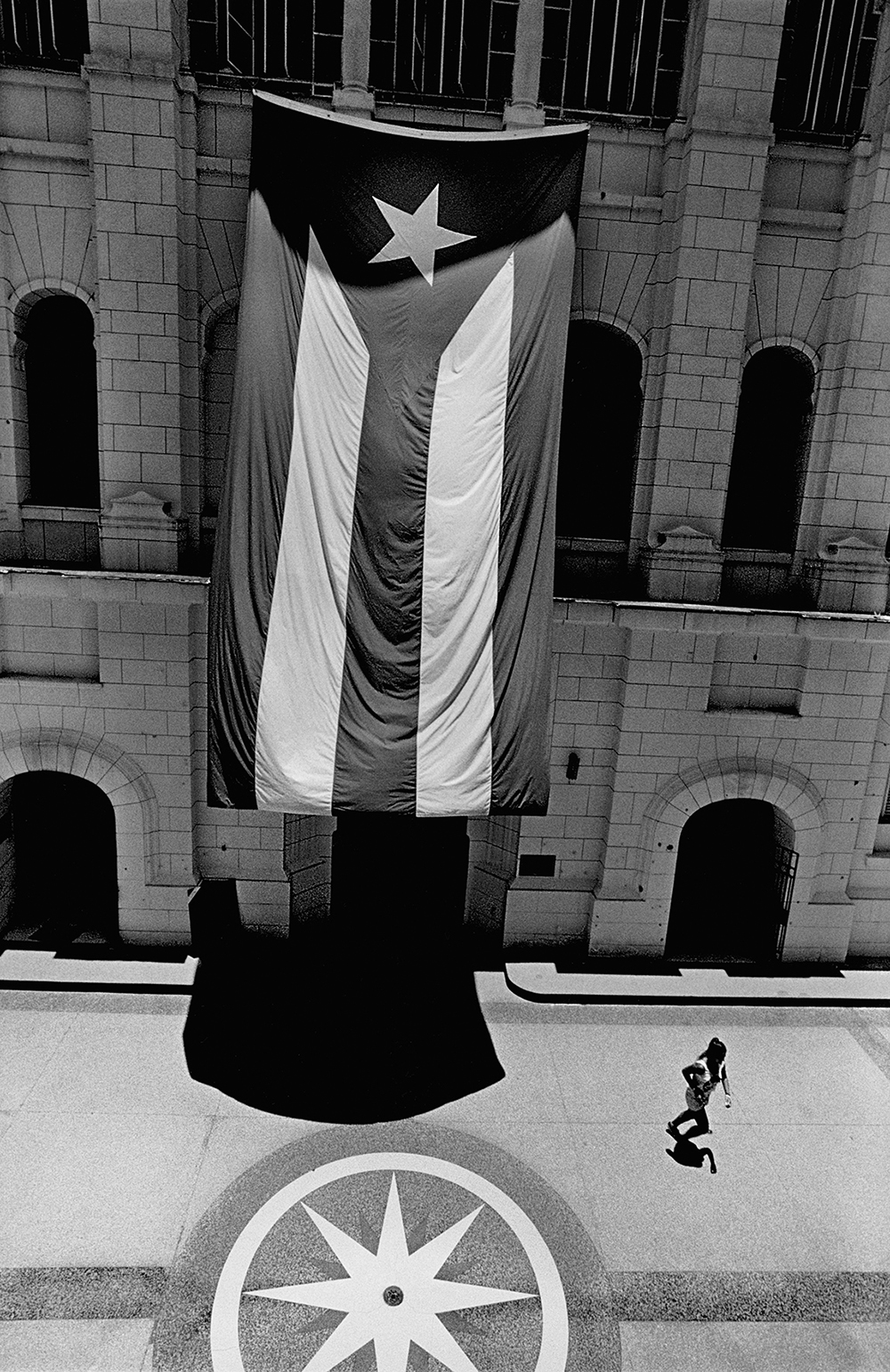 Museo de la Revolución, Havana, 2015 Photo © 2017 Elliott Erwitt/Magnum Photos. All rights reserved