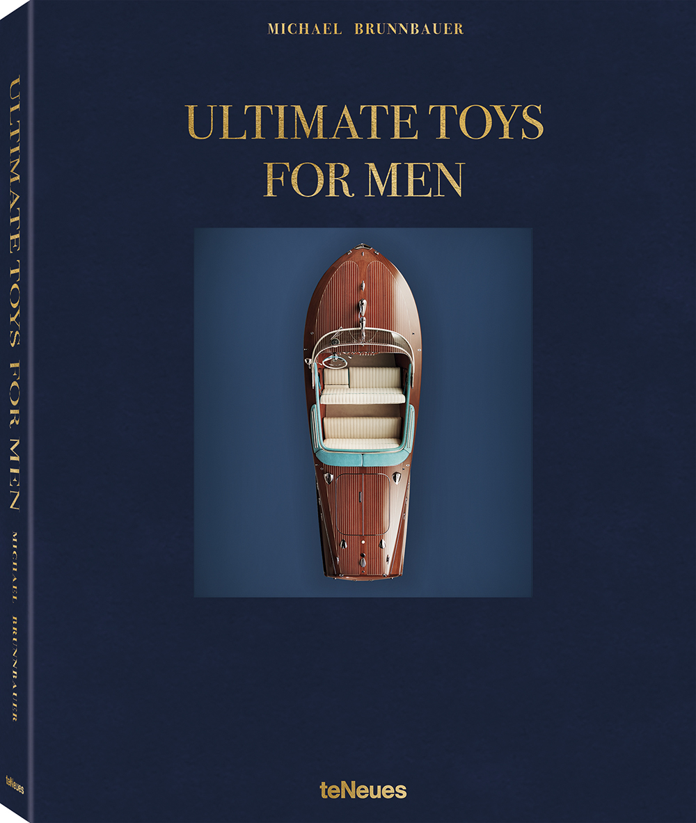 © ULTIMATE TOYS FOR MEN by Michael Brunnbauer, published by teNeues, € 79,90, www.teneues.com . ARISTON, Riva, The Rolls-Royce of the Sea , Photo © René Staud, STAUD STUDIOS GmbH, Leonberg, www.staudstudios.com