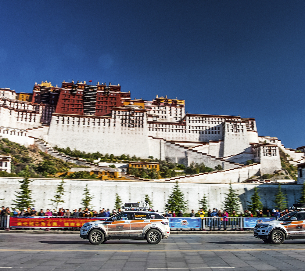 Silk Road Photo © Jaguar Land Rover Deutschland GmbH, photo: Craig Pusey