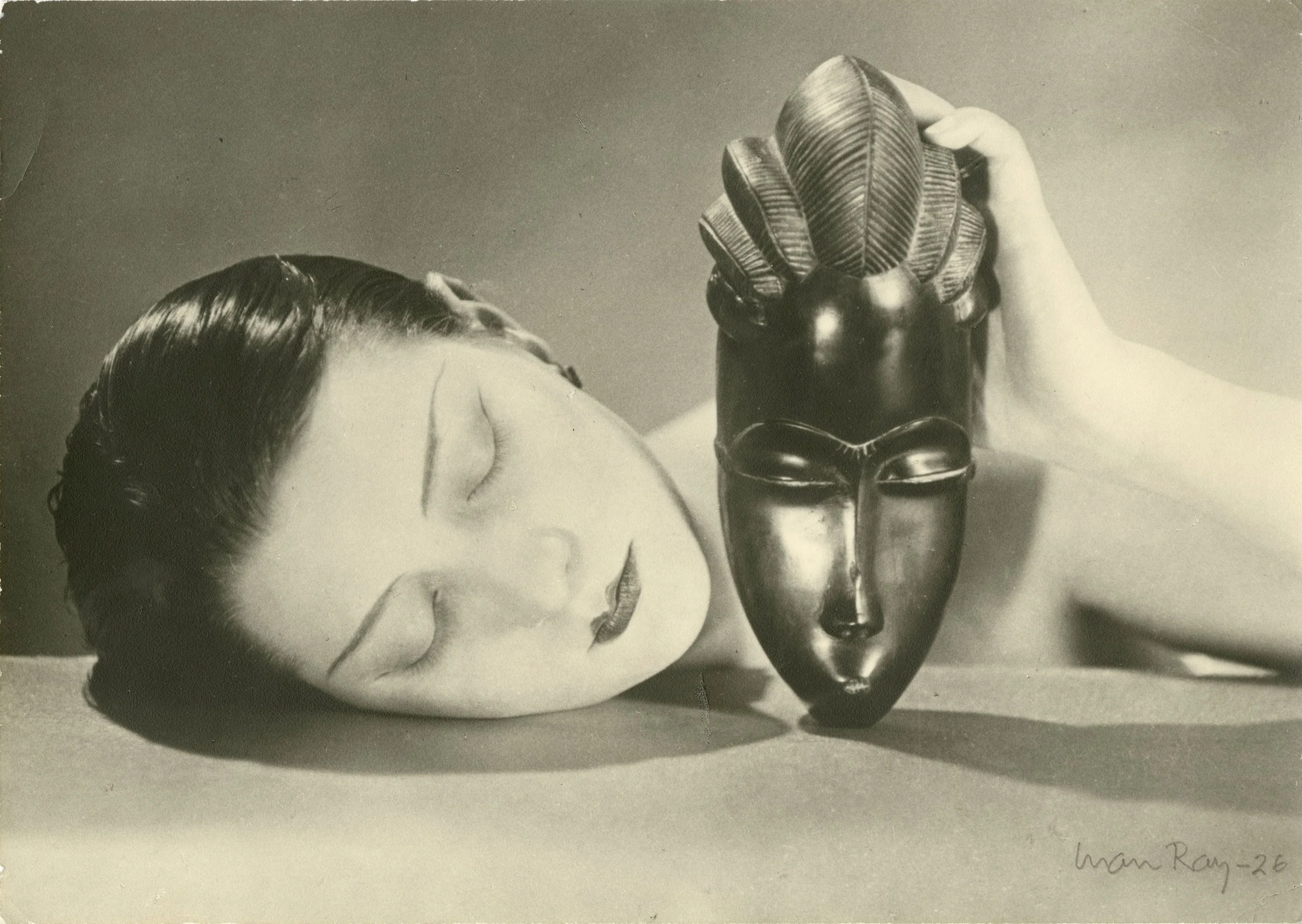 Man Ray Noire et Blanche, 1926 (um 1970) Silbergelatineprint Privatbesitz, Courtesy Galerie 1900-2000, Paris © MAN RAY TRUST/Bildrecht, Wien, 2017/18 