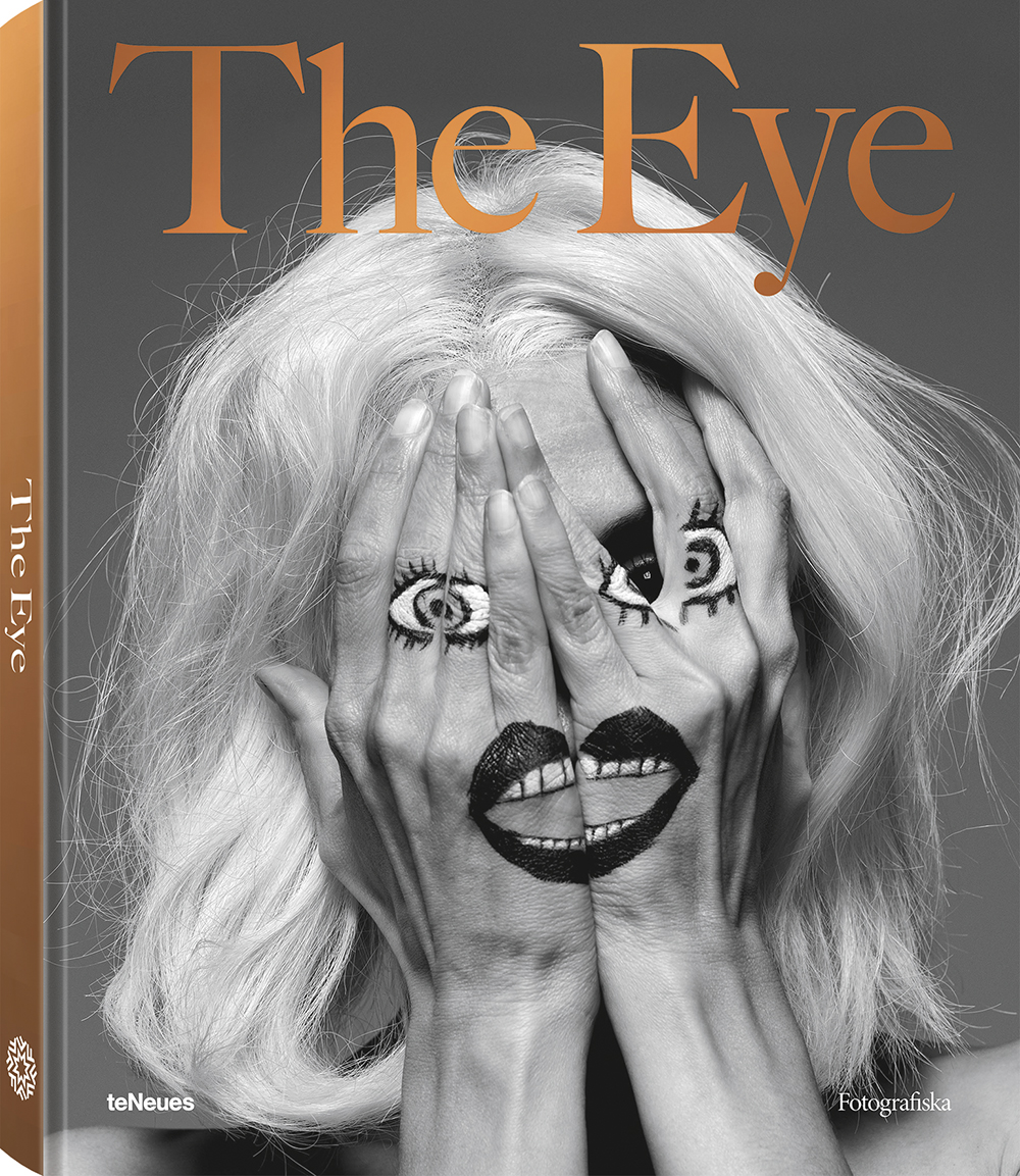 © The Eye by Fotografiska, published by teNeues, € 80, www.teneues.com , www.fotografiska.com , Inez & Vinoodh, Joan via Inez, Theatergroep Mugmetdegoudentand, 2005 , Photo © Inez Van Lamsweerde and Vinoodh Matadin. Courtesy Gagosian Gallery