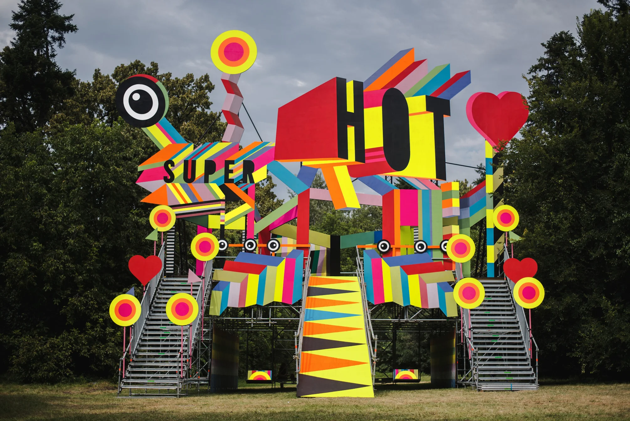 1_super-hot_morag-myerscough-and-luke-morgan.jpg