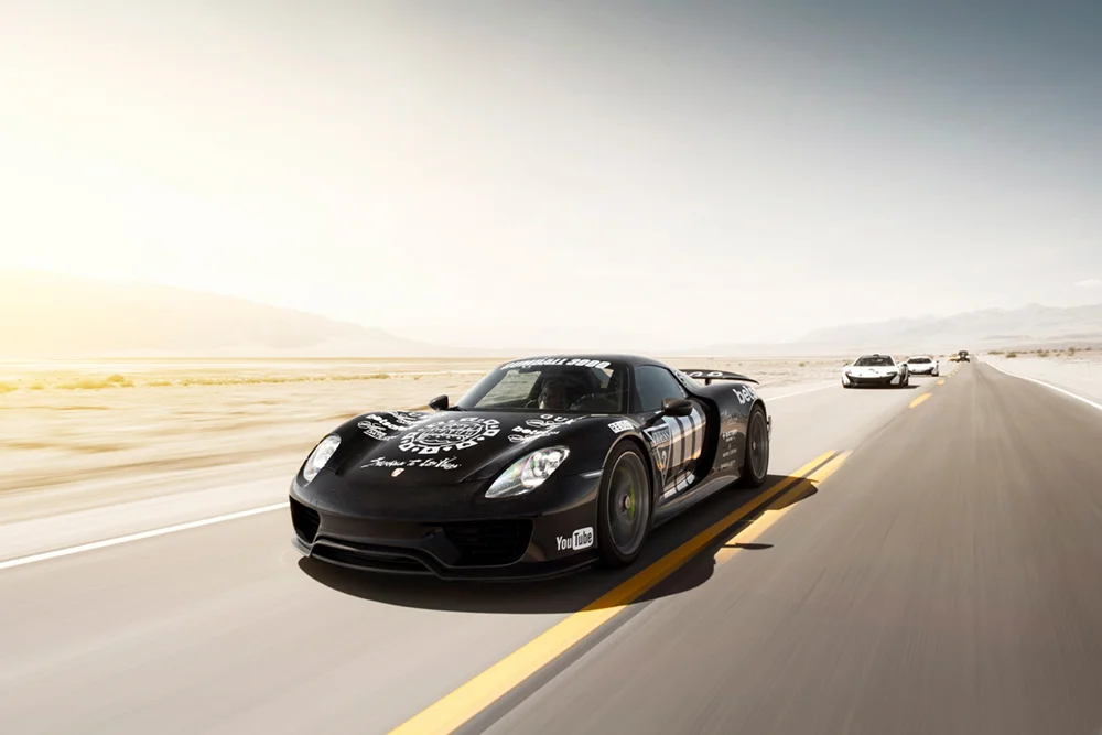 Porsche 918 thru Death Valley Photo © Oskar Bakke