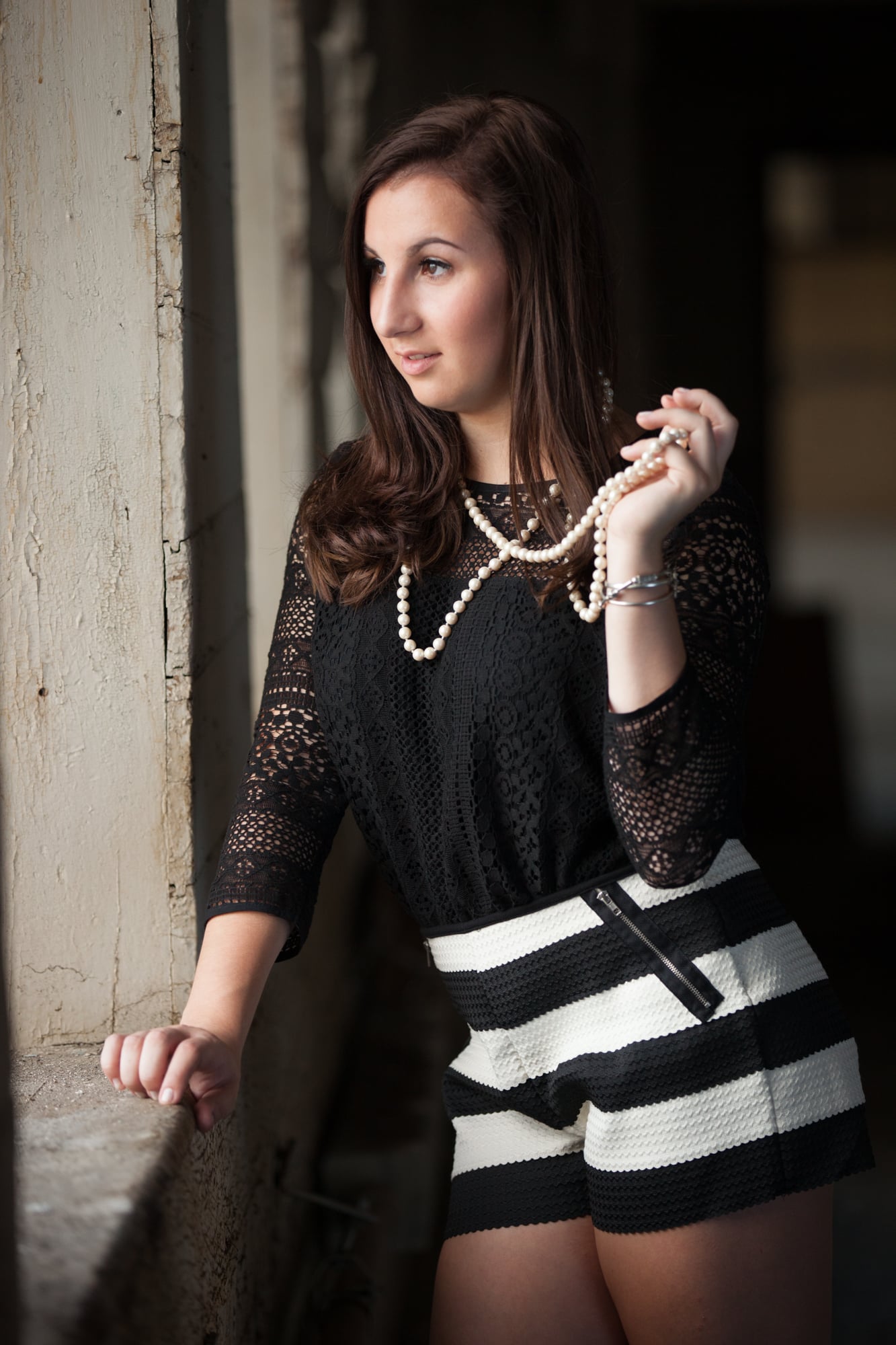 editorial-black-white-concept-pearls
