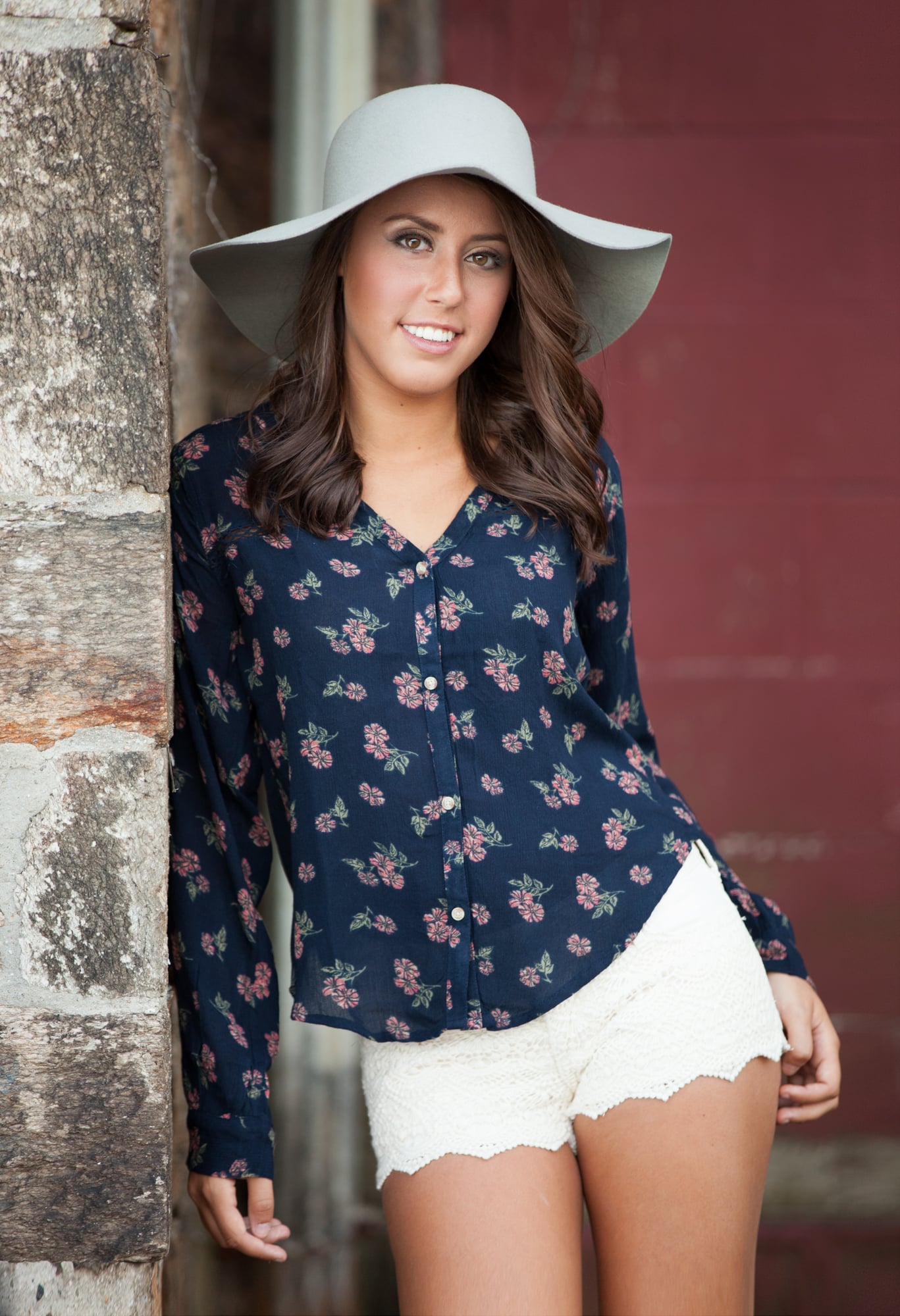 fashion-hat-styled-floral-shirt-senior-photos-cchs