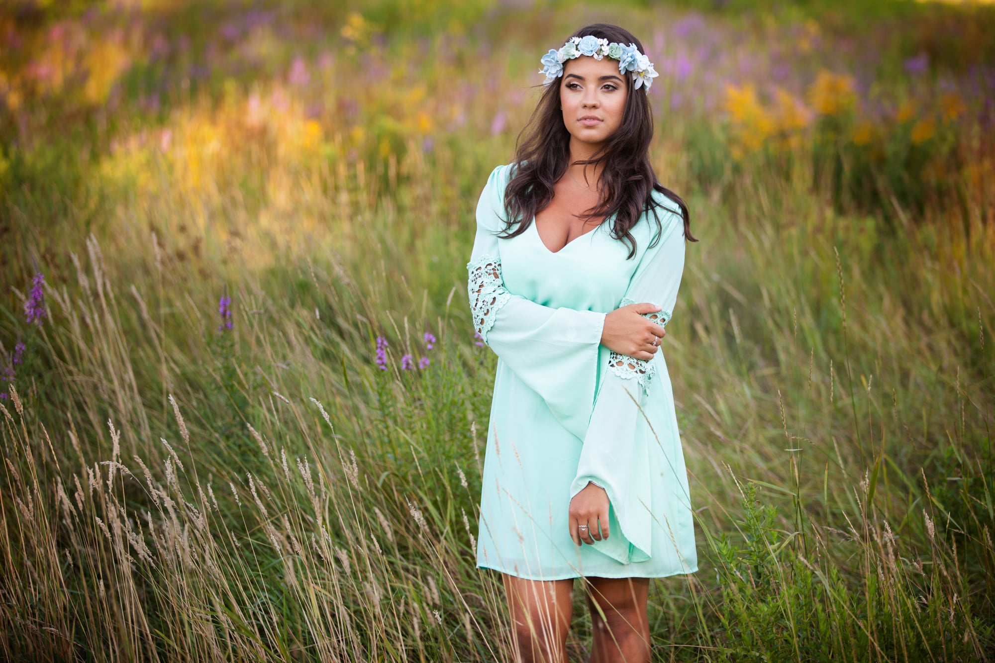flower-crown-grassy-field-new-england-creative-portrait-north-andover