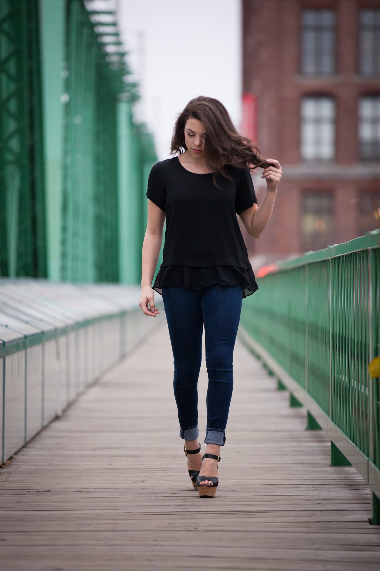 girl-walking-clock-tower-bridge-photoshoot
