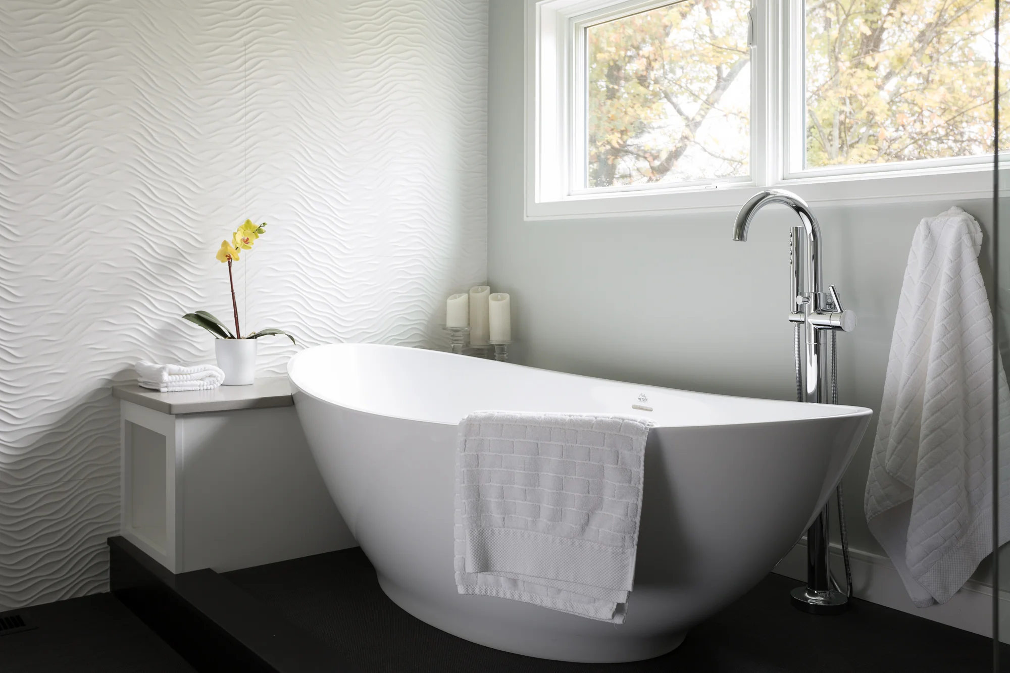 tranquil-peaceful-bathroom-white-monochromatic-andover-ma-howell-custom-build