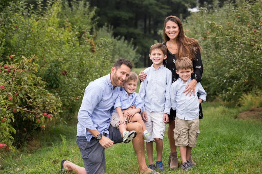 siblings-parents-merrimack-valley-rustic.jpg