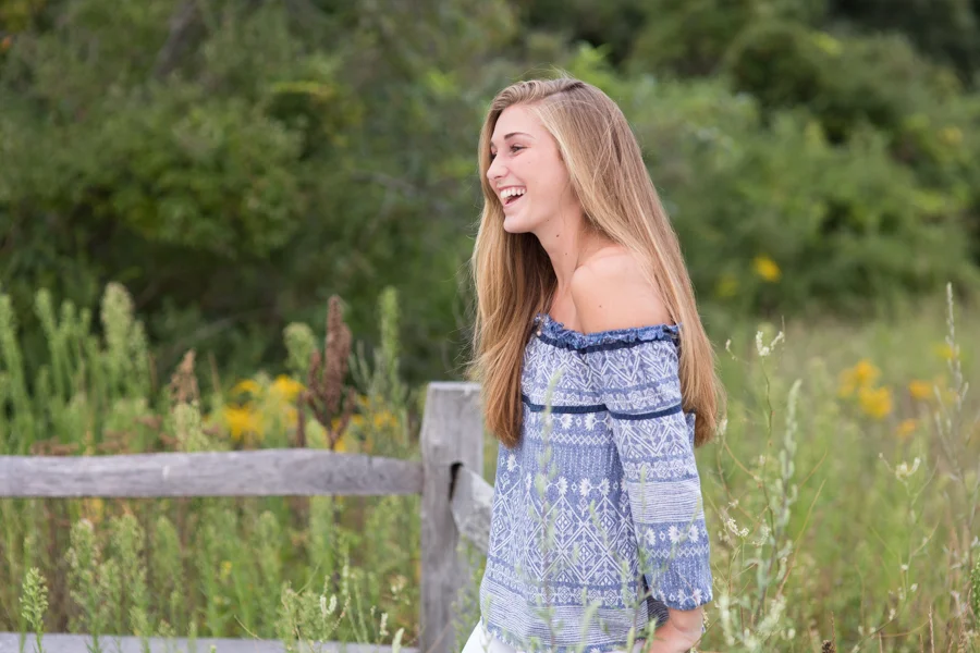 candid-laughing-plum-island-rustic.jpg