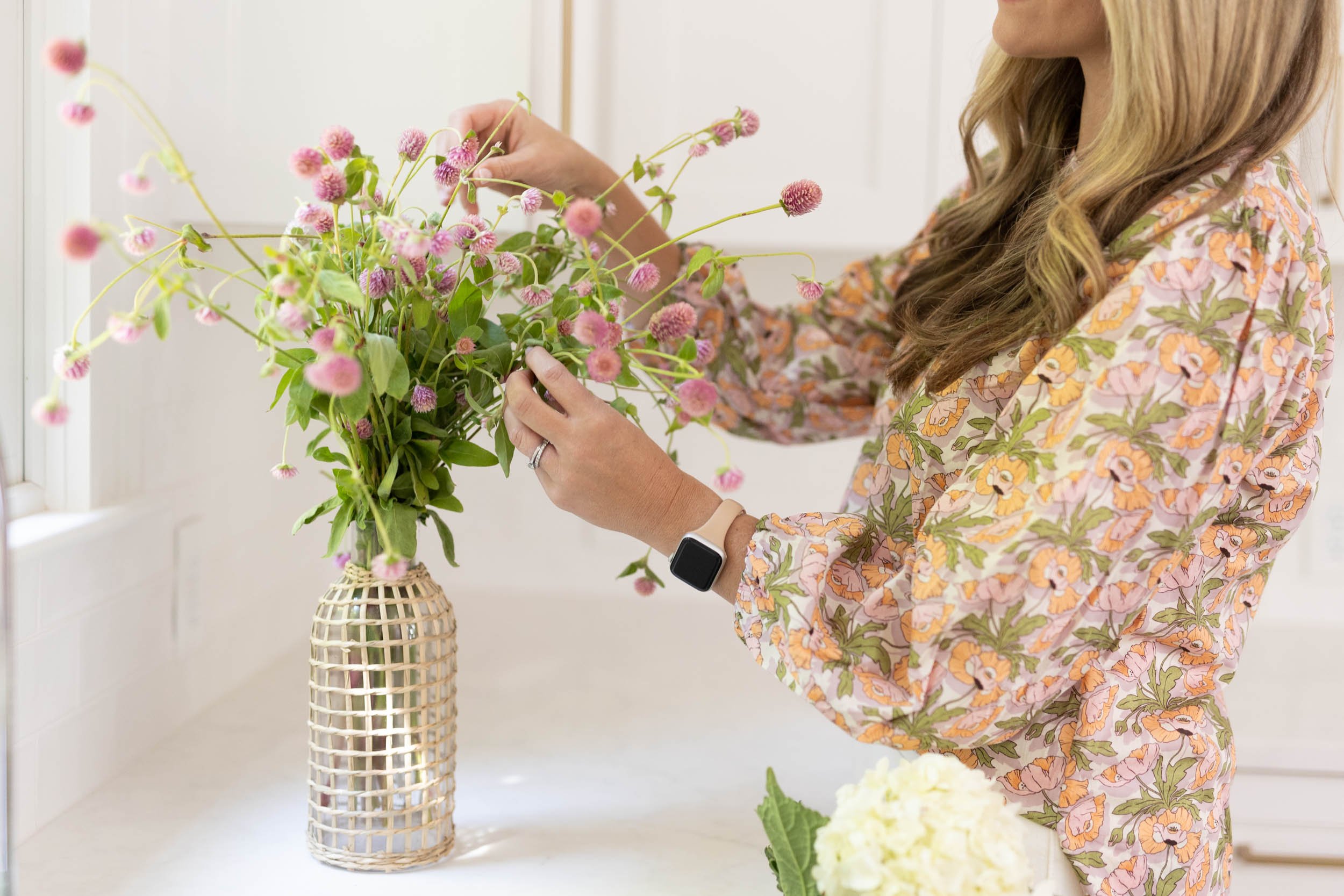 styled-floral-designer-clean-white-kitchen.jpg