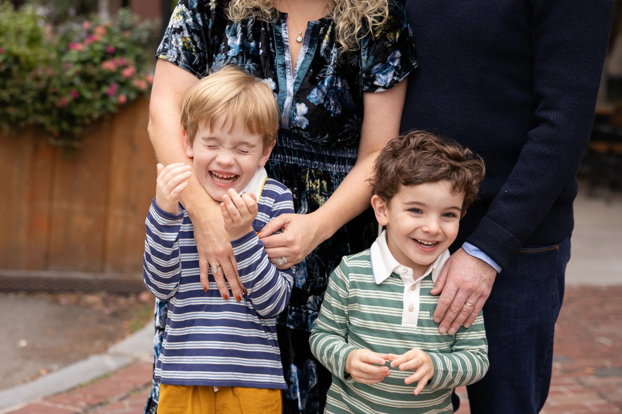 candid-kids-laughing-boston-south-end-family-photography