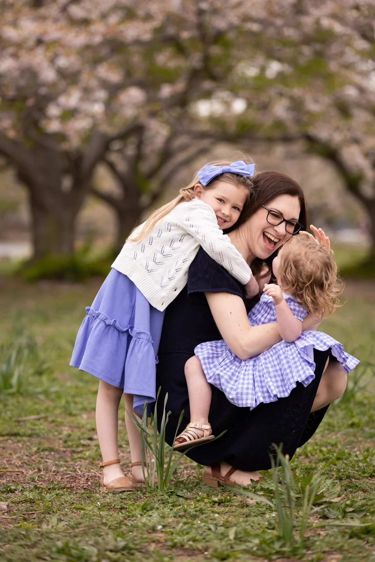 mom-daughters-family-photos-spring-in-boston