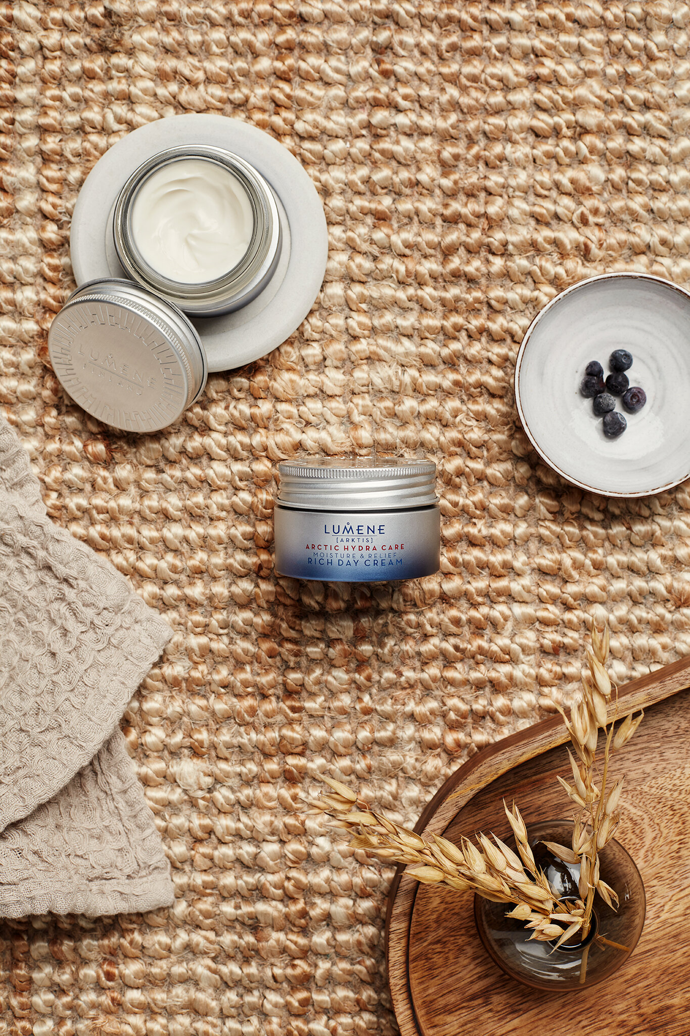 Lumene_Arktis_Arctic_Hydra_Care_Rich_Day_Cream_Ecom_ottoturunen.jpg