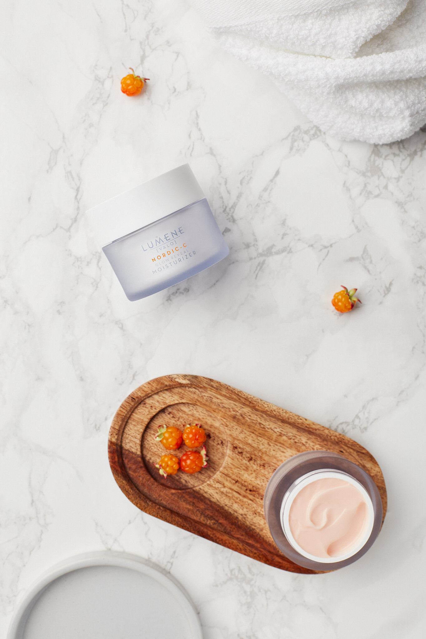 Lumene_Nordic-C_Moisturizer_ottoturunen.jpg