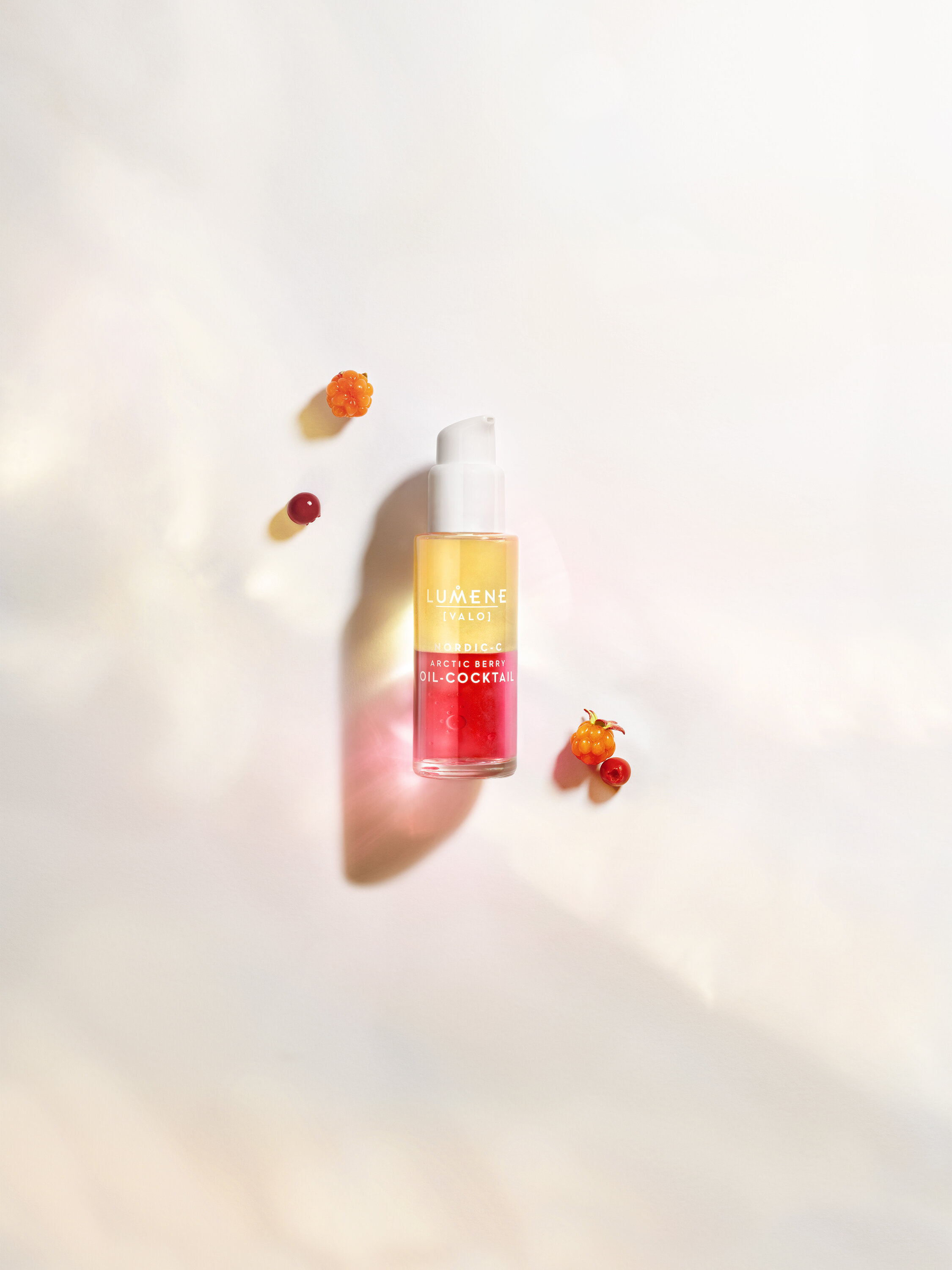 Lumene_VALO_Nordic-C_Arctic_Berry_Oil-Cocktail_CPS_ottoturunen.jpg
