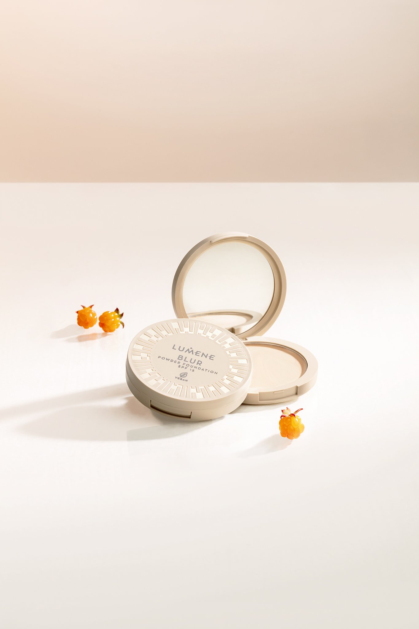 Lumene_BLUR_Powder_Foundation_SPF_15_CPS.jpg