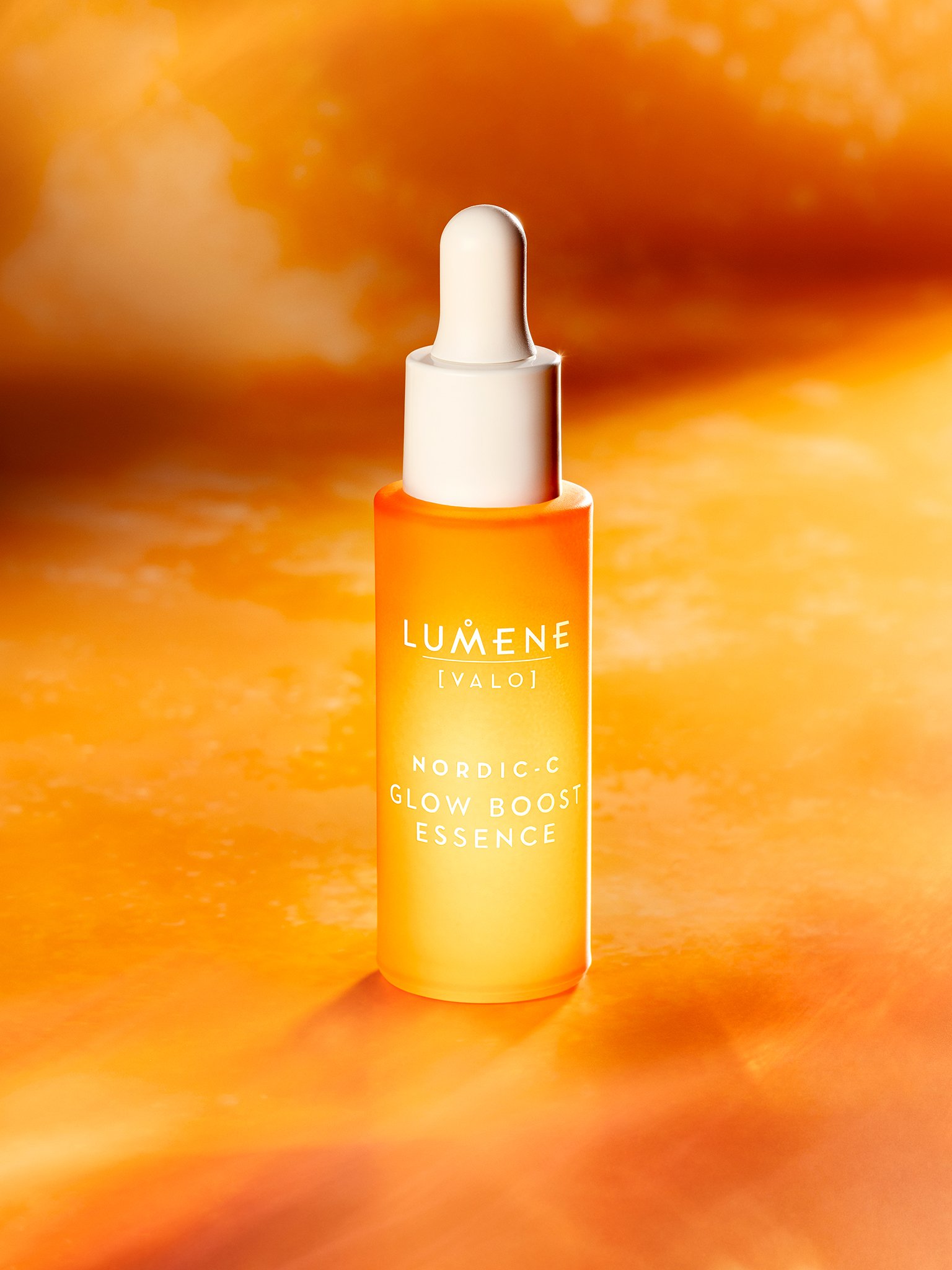 Lumene_Valo_Nordic-C_Glow_Boost_Essence_CPS.jpg
