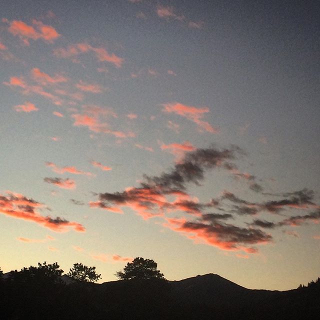 Sunset in the Rockies with @mijitapo 
#sunset #rockymountainnationalpark #rockies #sky #nature #outdoors