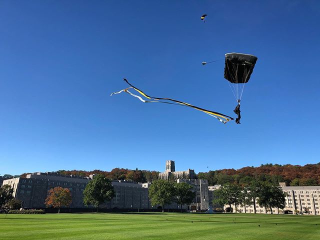 Jump - West Point, NY

#paratrooper #skydive #parachute #westpoint #newyork #army #blue #sky #outdoors #hoshtag