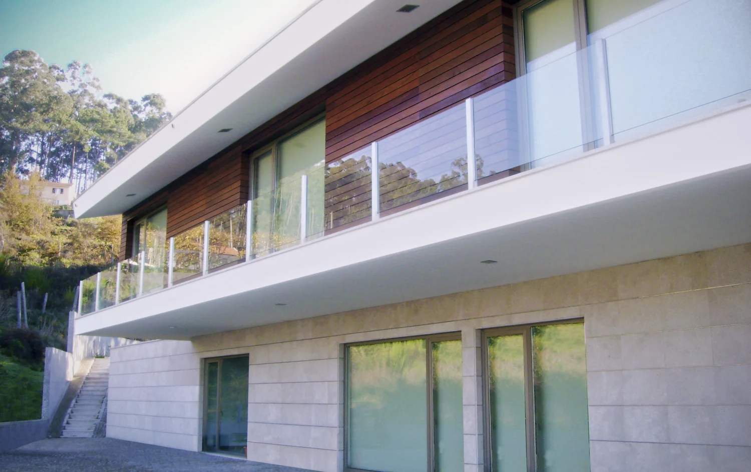03 - Main Facade_Fachada Principal.jpg