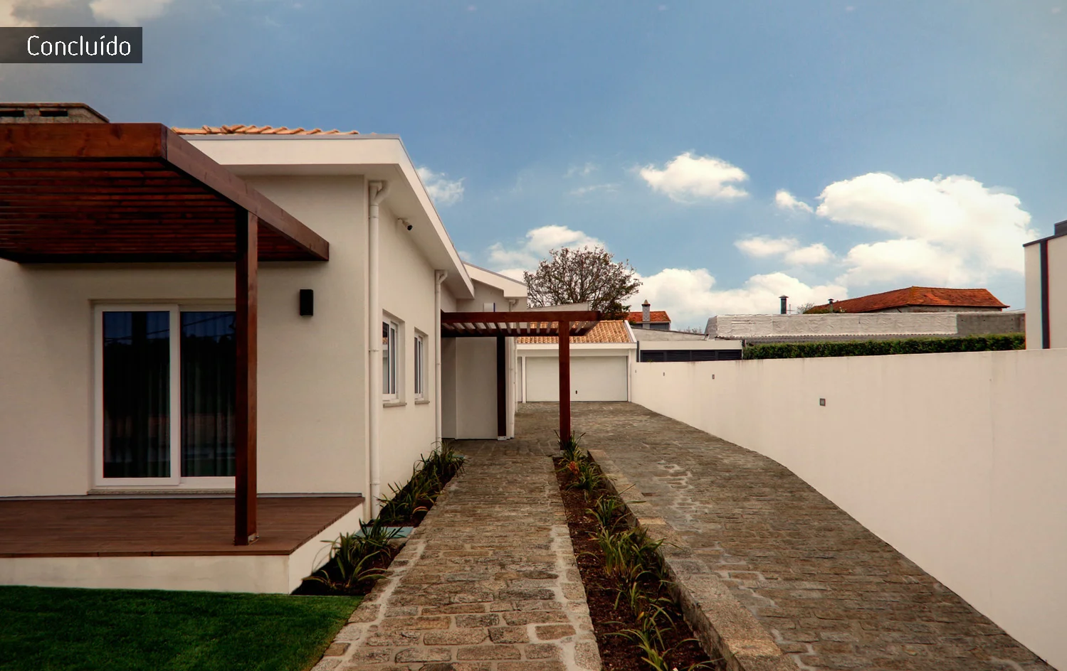 03c - Entrance - Completed_Entrada - Concluido.jpg