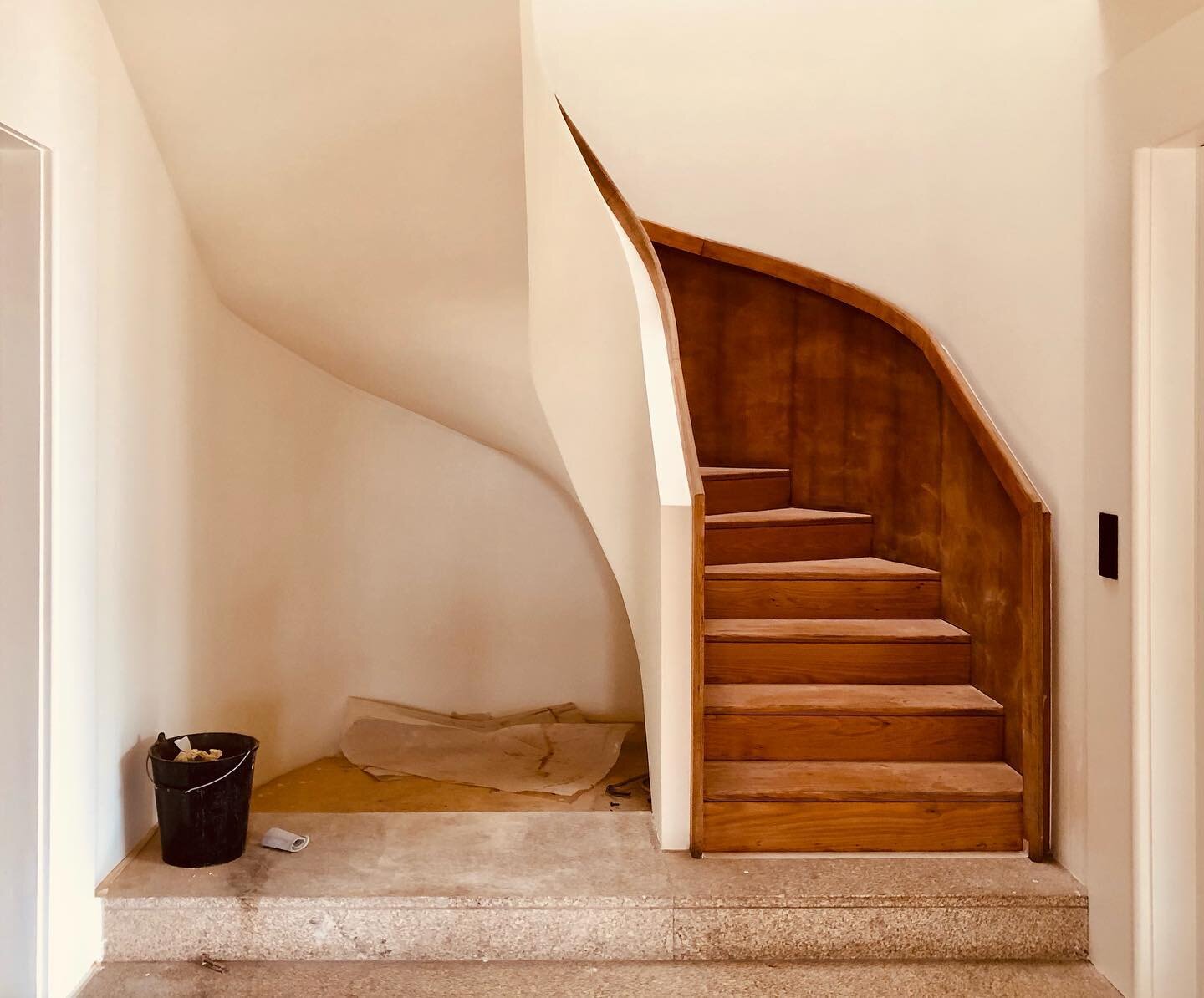 stairway to heaven | Moradia Cousteau | projecto remodela&ccedil;&atilde;o por @eva_atelier
.
.
.
.
#vilanovadegaia #porto #portugal #architecture #arquitectura #arquitetura #arquitecturacontemporanea #underconstruction #art #home #igersportugal #p3t