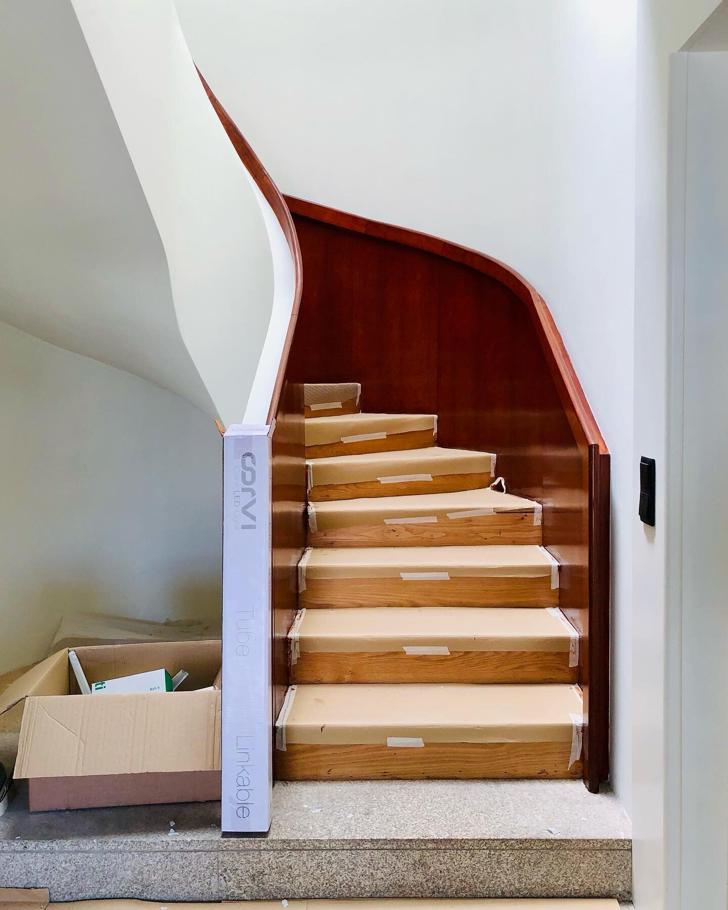 stairway to heaven | Moradia Cousteau | projecto remodela&ccedil;&atilde;o por @eva_atelier
.
.
.
.
#vilanovadegaia #porto #portugal #architecture #arquitectura #arquitetura #arquitecturacontemporanea #underconstruction #art #home #igersportugal #p3t