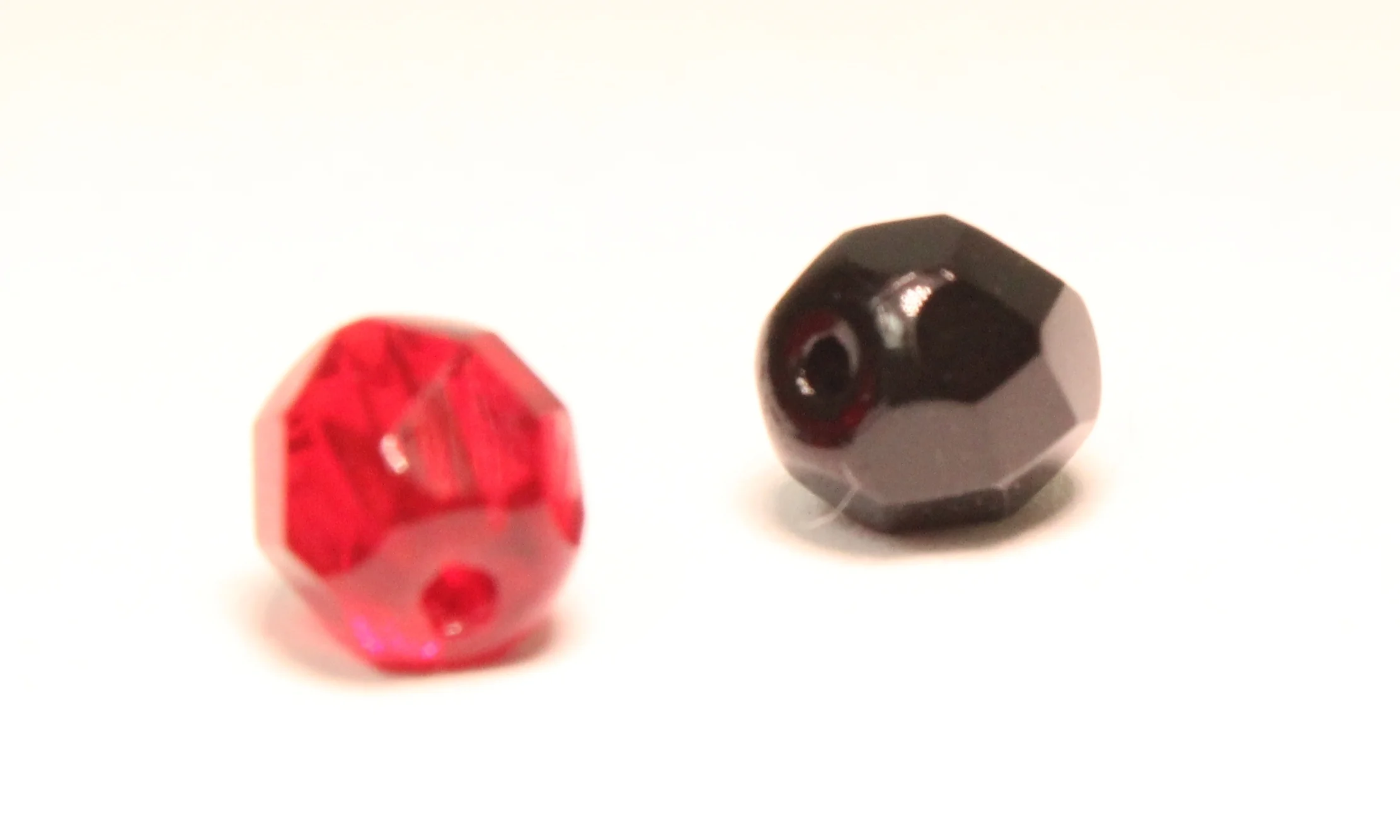 glass_beads_red_black