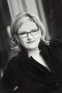 Profile picture black and white.jpg