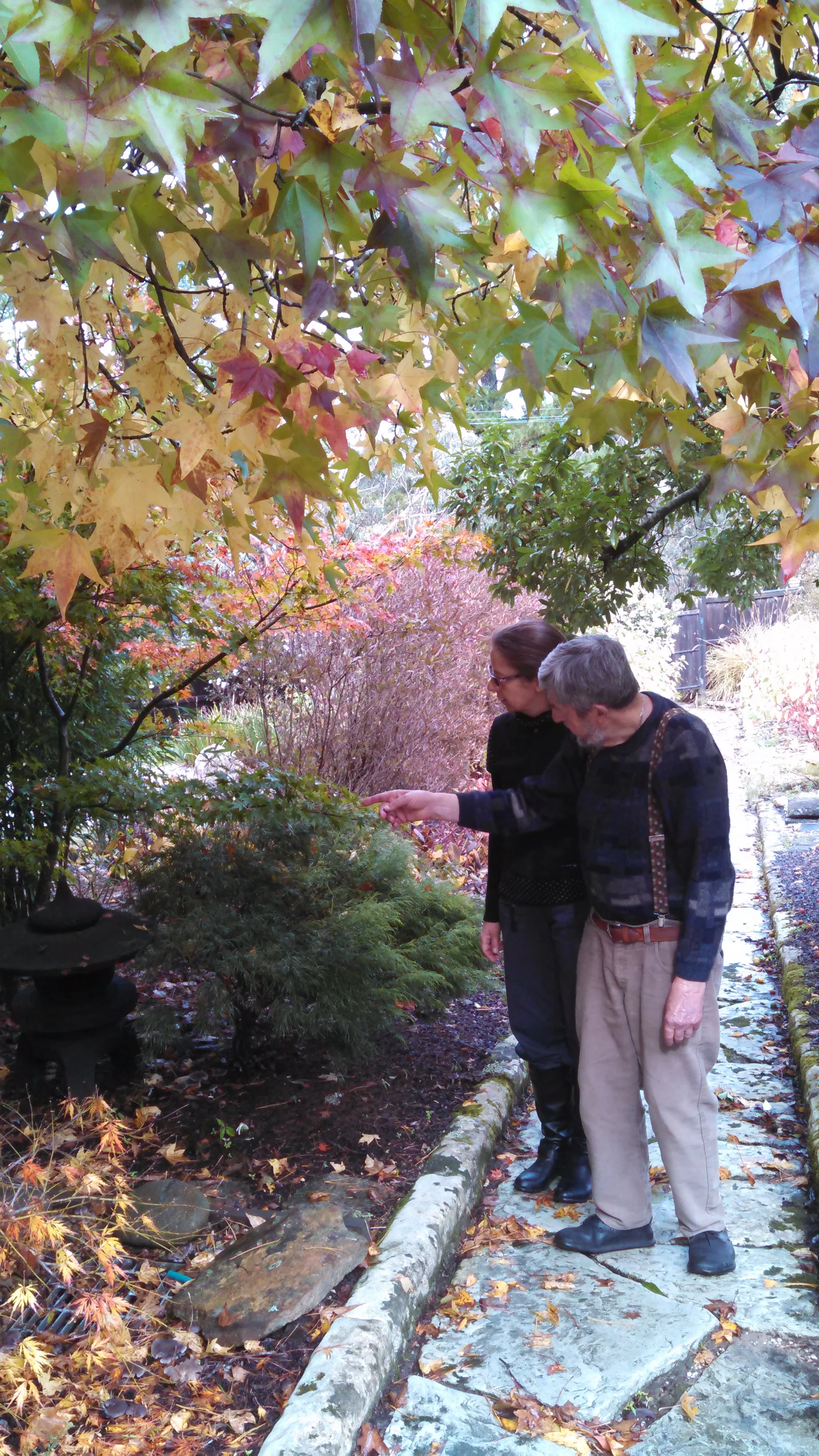 Grospapi and Claudi strolling the gardens- taking in the autumn colors. (remember- April is October down under!)
