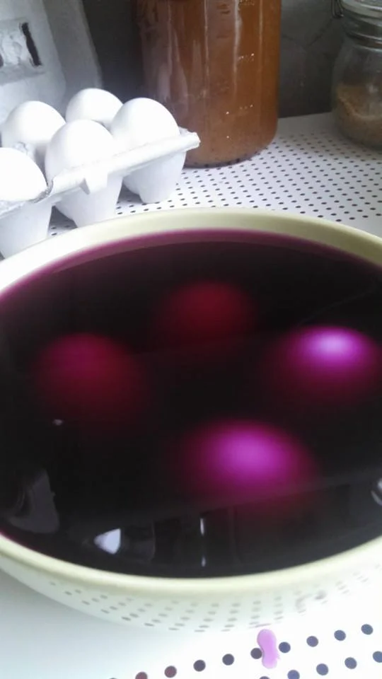 This vibrant purple dye creates periwinkle blue color.