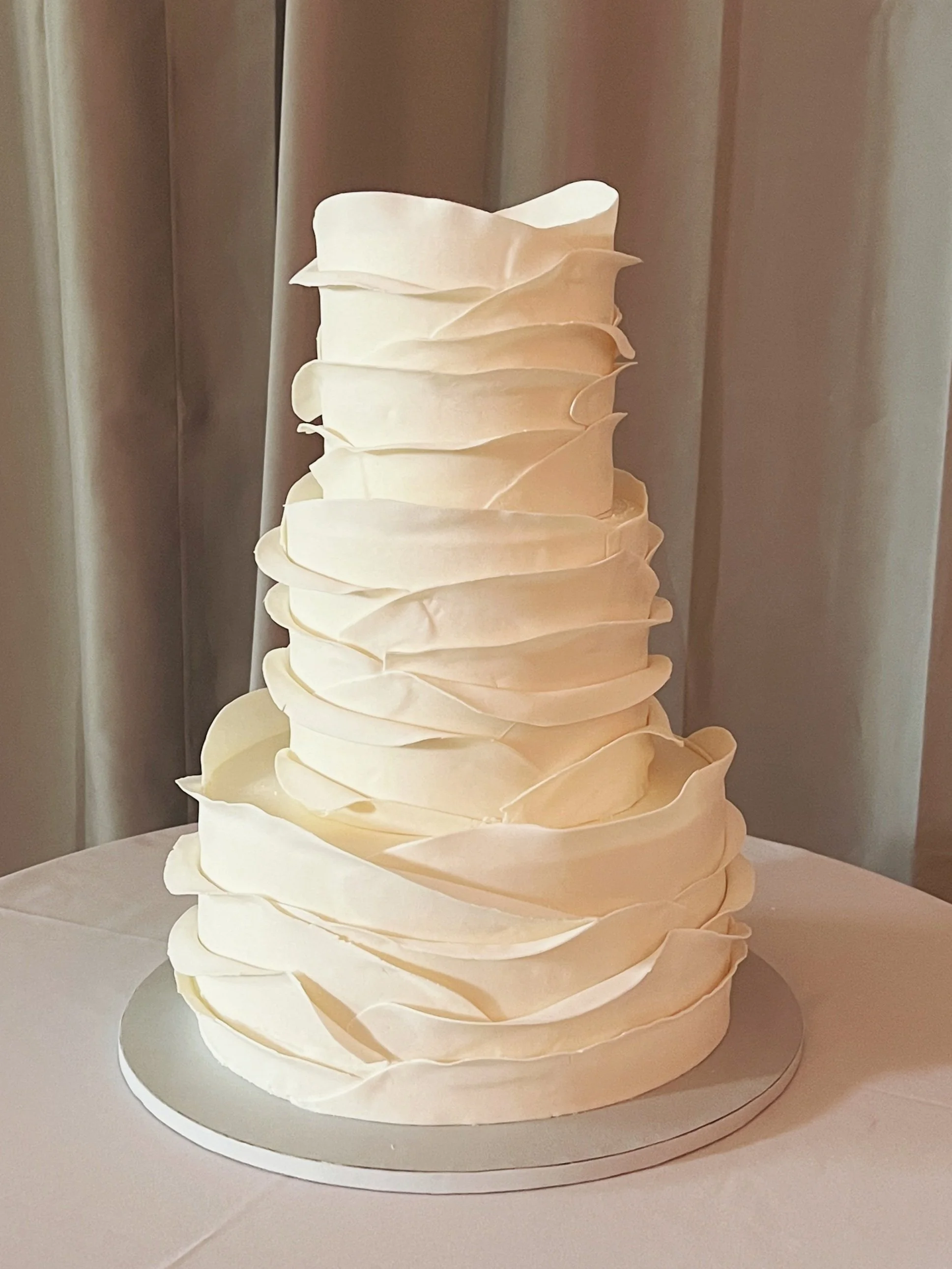 studio sweetly 3 tier fondant wedding cake