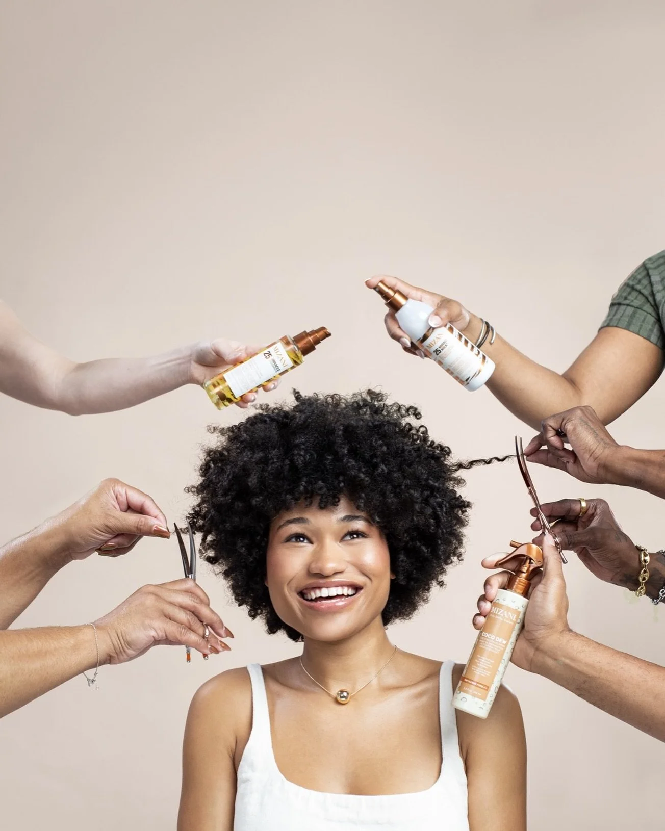 ✂️ Curly Hair Requires a Curved Approach ✂️

Curls aren&rsquo;t straight&hellip; so why use straight shears?

At Texpert Collective, our Curly Hair Specialist Curved Shears are intentionally designed to follow the natural bend + spring of the curl pa