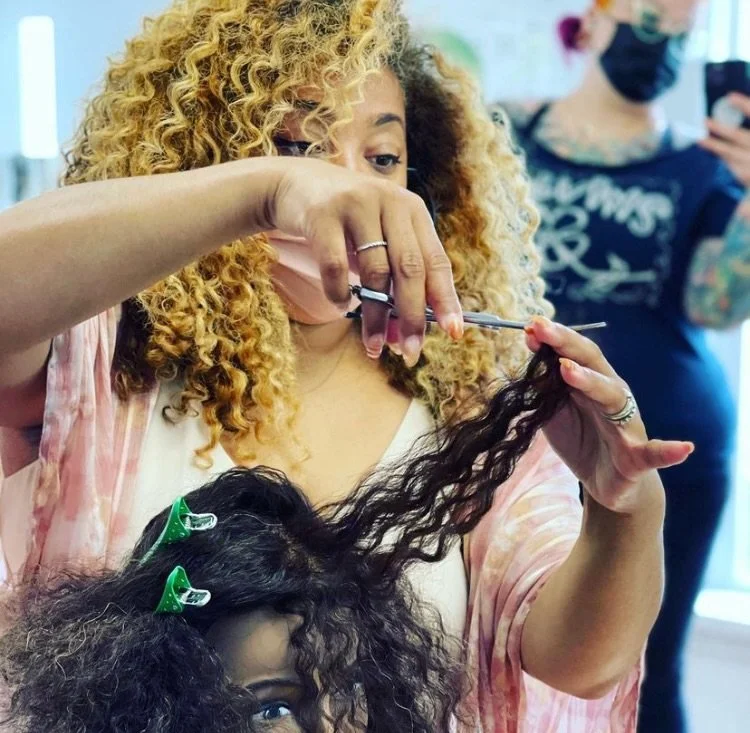 ✨ Made for Curls ✨ 

At Texpert Collective, our curly hair specialist curved shears are designed to work with the natural pattern of curls &mdash; giving stylists the control to sculpt, shape, and refine every strand with intention. 

This is where p
