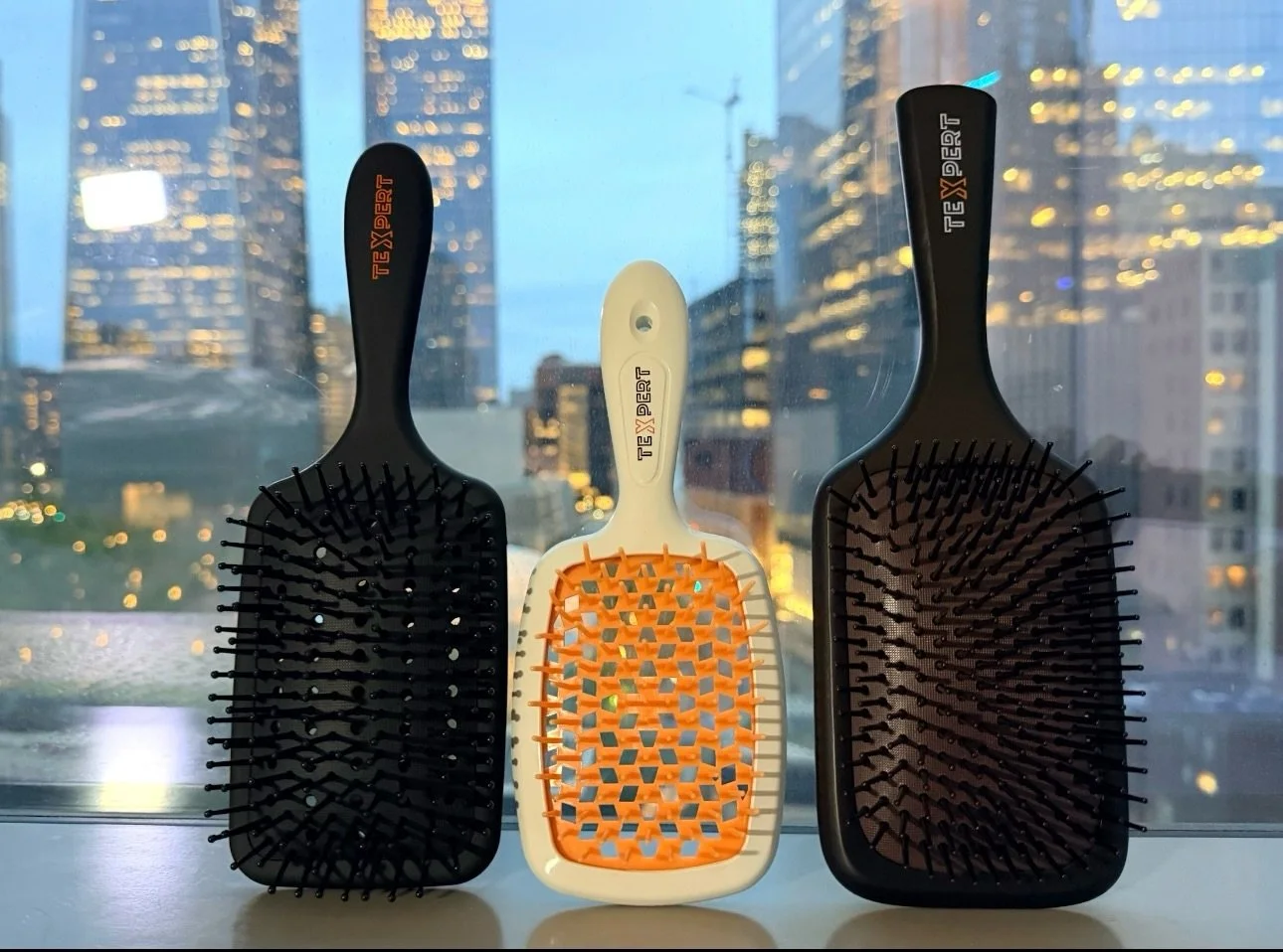 ✨ Built for texture. Designed for performance. ✨

At Texpert Collective, every tool is created with curly hair specialists in mind &mdash; from our precision curved shears to our lightweight detangling and styling brushes made to glide through curls 