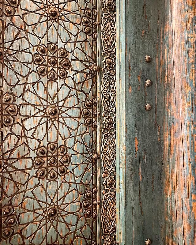 In Dubai surrounded by beautiful colours and textures. These #antique #turquoise #doors are dreamy 💞