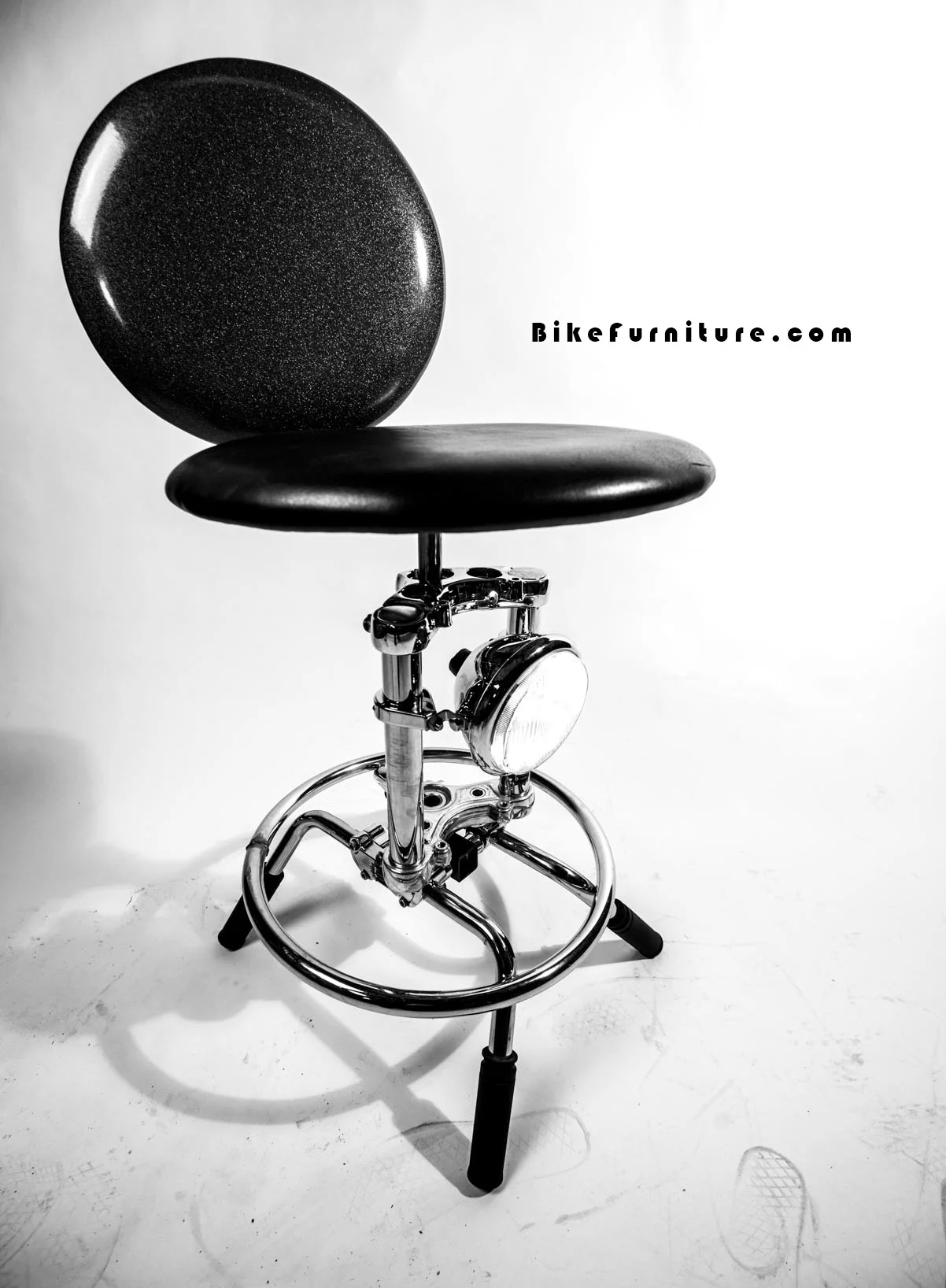 Moto stool - cushion - prototype Can be made with or without back