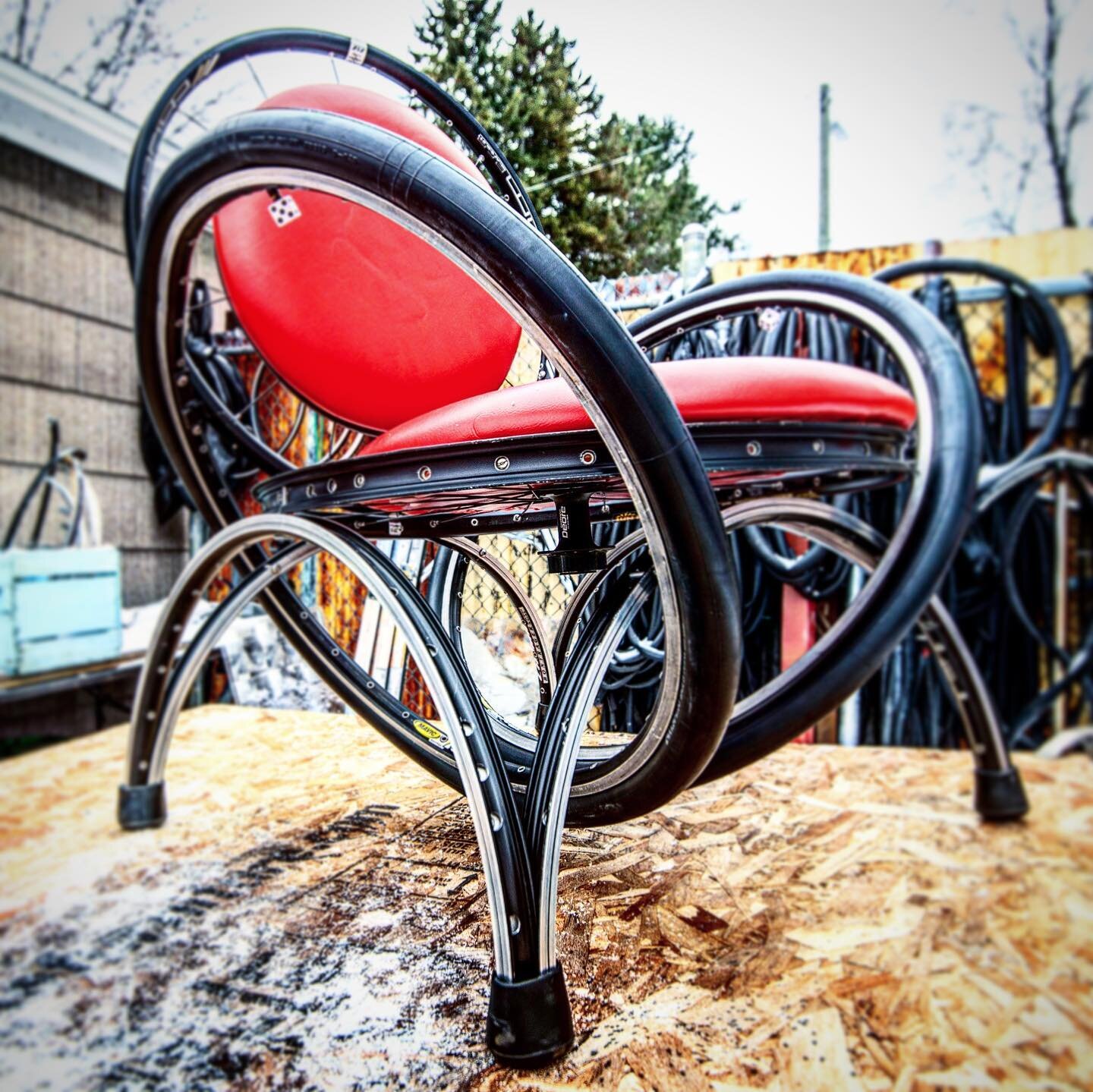 The first Vector Lounge Chair (LCV) was built with @rolfprima Vector Pros in my studio at @blackstonebikes 22 years ago. FedEx delivered this latest LCV to a customer in Chicago who kindly wrote to say it&rsquo;s perfect!
#etsyshop #etsyseller #bikef