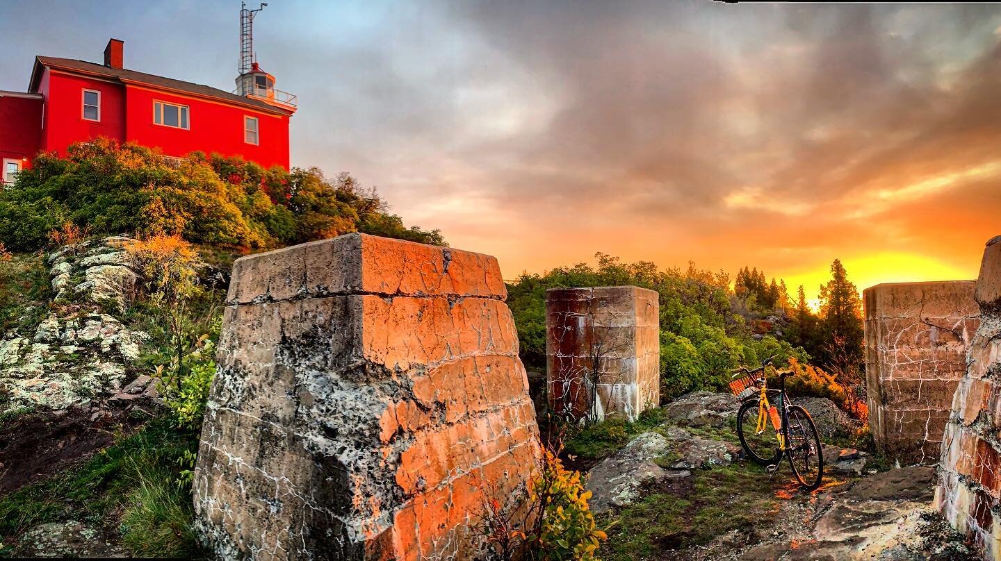 Cooler by the lake. 
#sunrise #lighthouse #bike