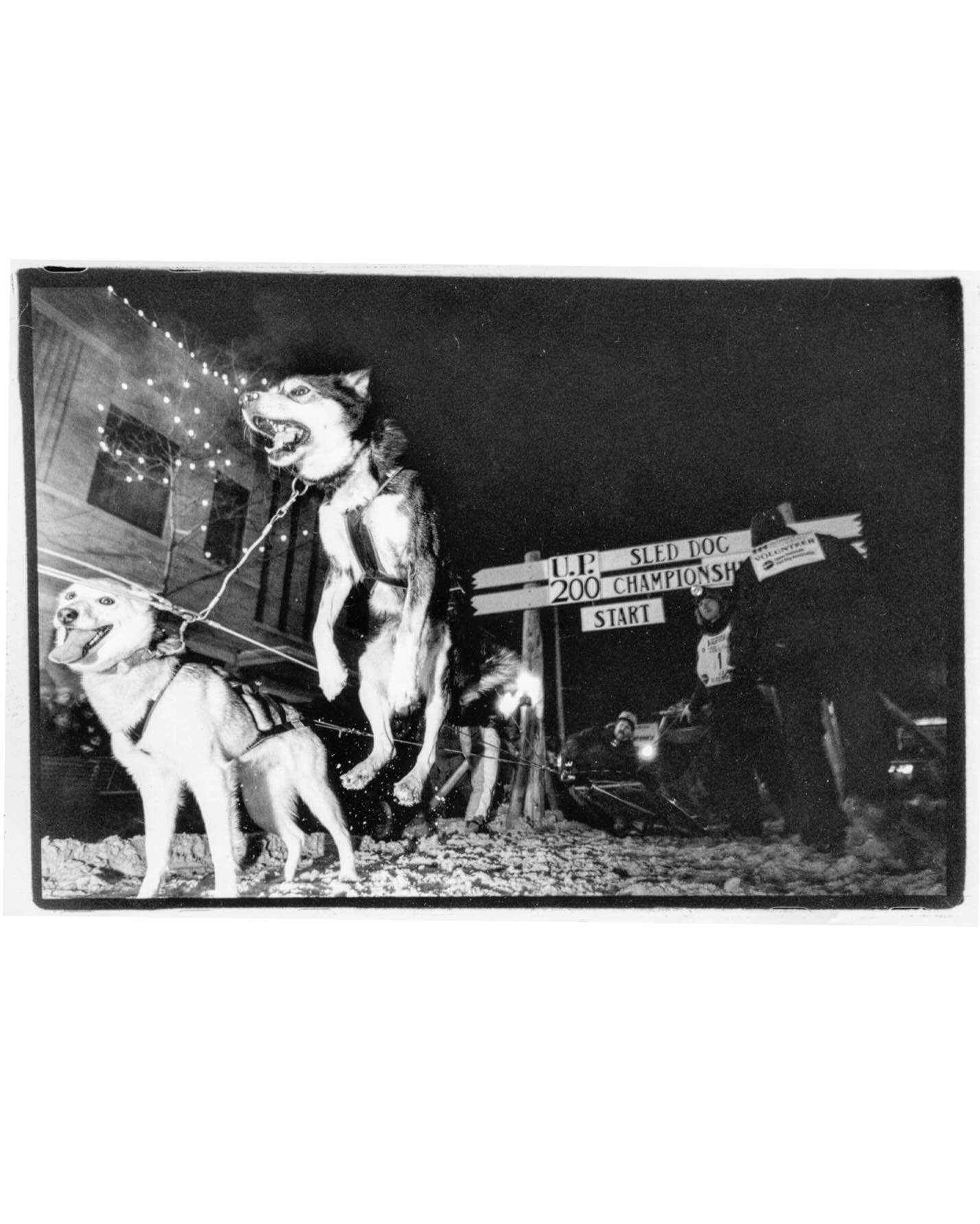 The @up200sleddograce was the perfect subject to practice off-camera flash photography when I was a student at @nmuphoto during some of earliest editions of the event (1991-1994). I made an adventure of it, following the race from the start in Marque