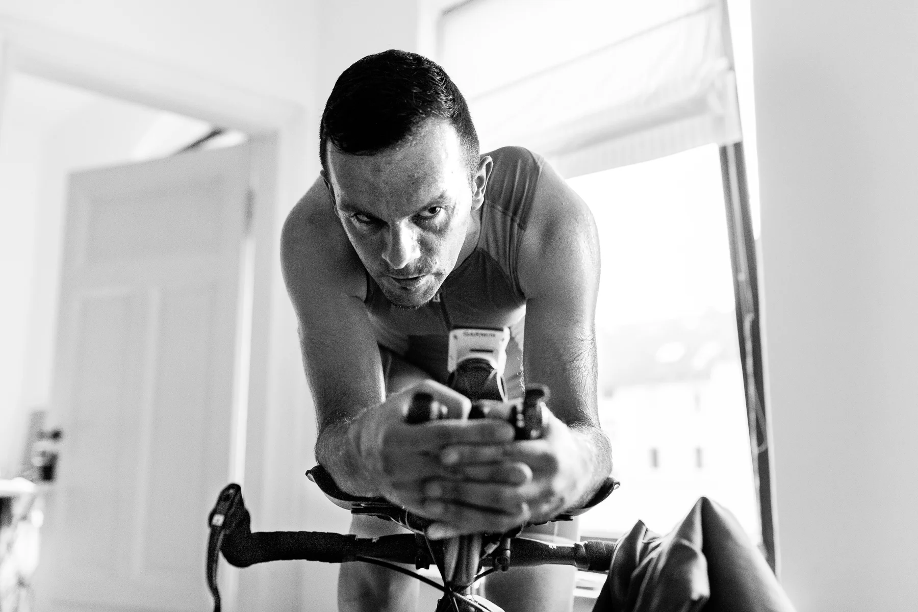 We are Triathlon Die verschiedenen Trainingseinheiten bringen ihn oft an sein physisches Limit. Richtige Ernährung und intensive Ruhephasen nach dem Sport sind wichtig, damit das Training erfolgreich anschlägt.