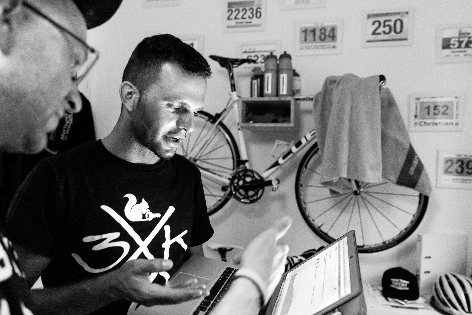 We are Triathlon Jede Ausfahrt. Jeder Lauf. Jede Schwimmeinheit. Alles wird aufgezeichnet und nachträglich mit Freunden oder dem Trainer analysiert.