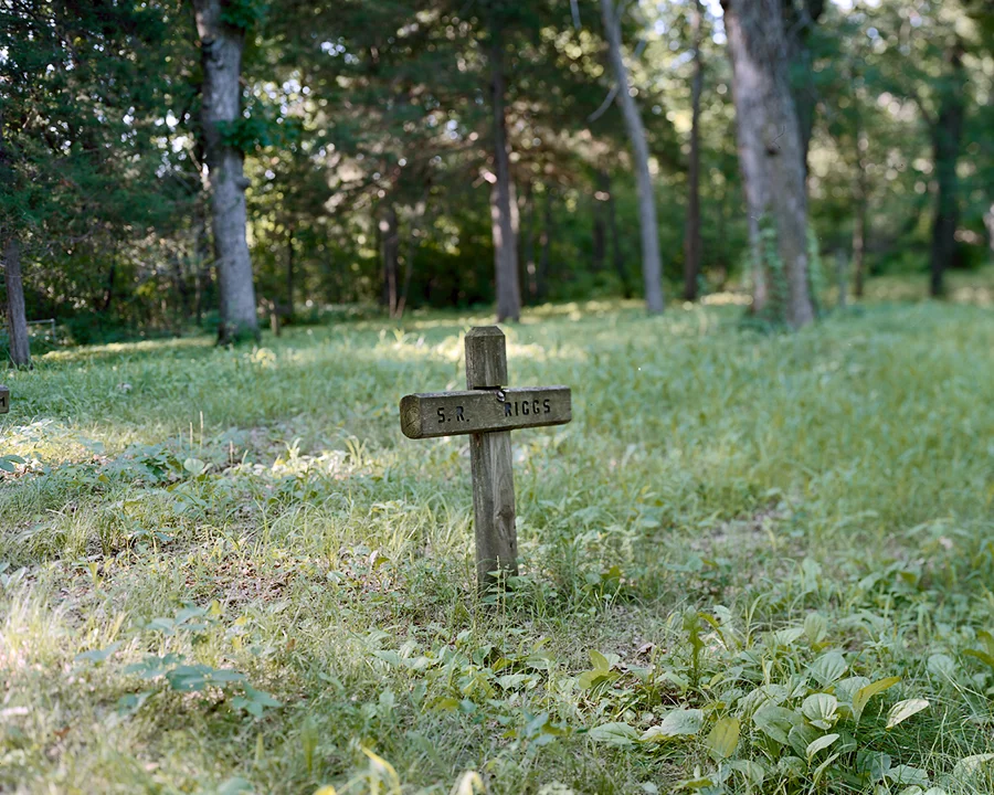 s_r_riggs_grave_marker_2013.jpg