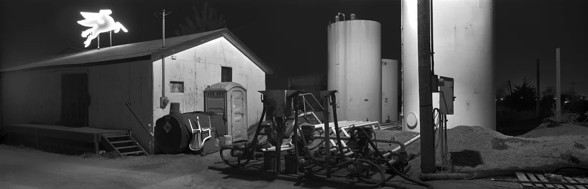 Shakopee_MN_Mobil_Station_2009.jpg
